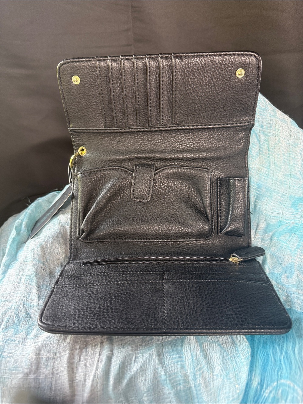 Steve Madden Black Wallet with Gold Turn-Lock - Picture 4 of 5